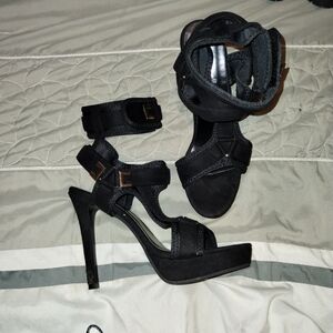 High heels size 9
